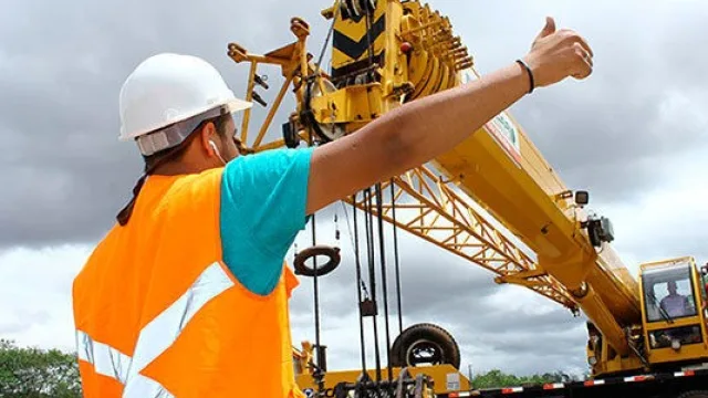 Curso de Rigger Sinaleiro: habilidades valorizadas, rotina e salário no Brasil